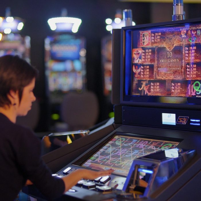 aidanhowe-slots-5309370_1920